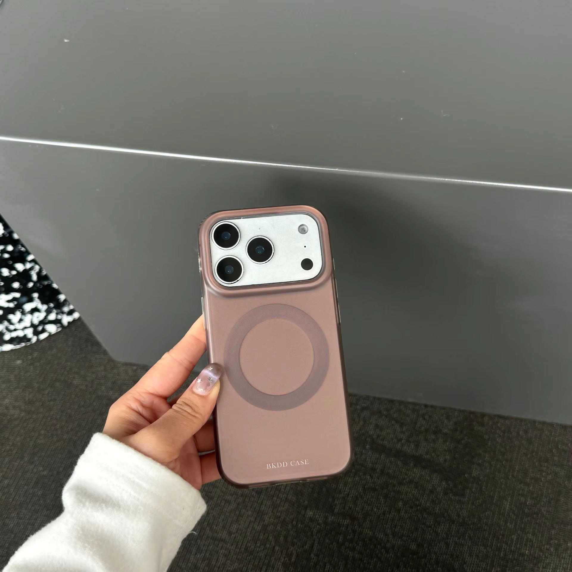 iPhone 17 Pro Max Silver Oil Magnetic Case - Brown 35805 - image 1