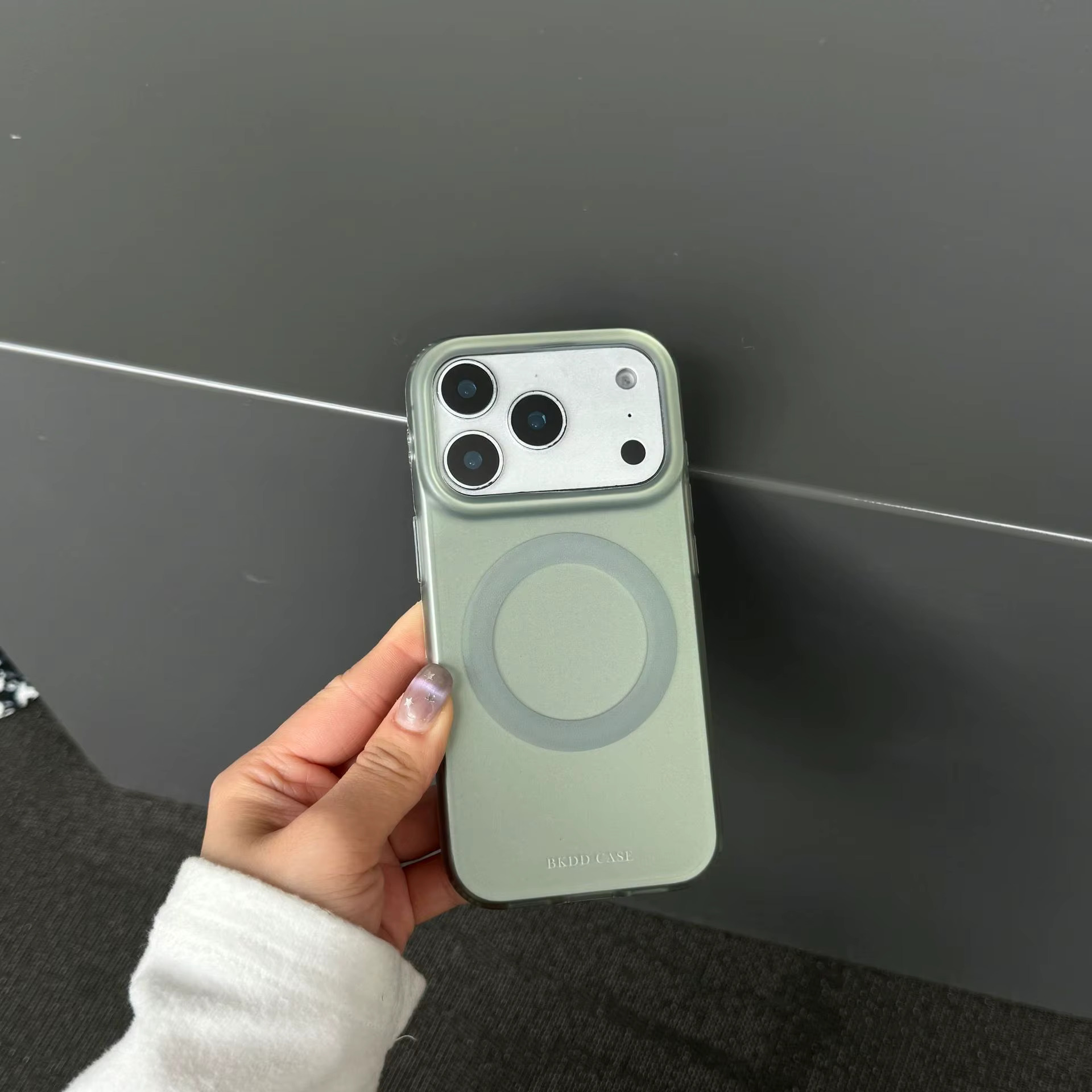 iPhone 15 Pro Max Silver Oil Magnetic Case - Green 35796 - image 1
