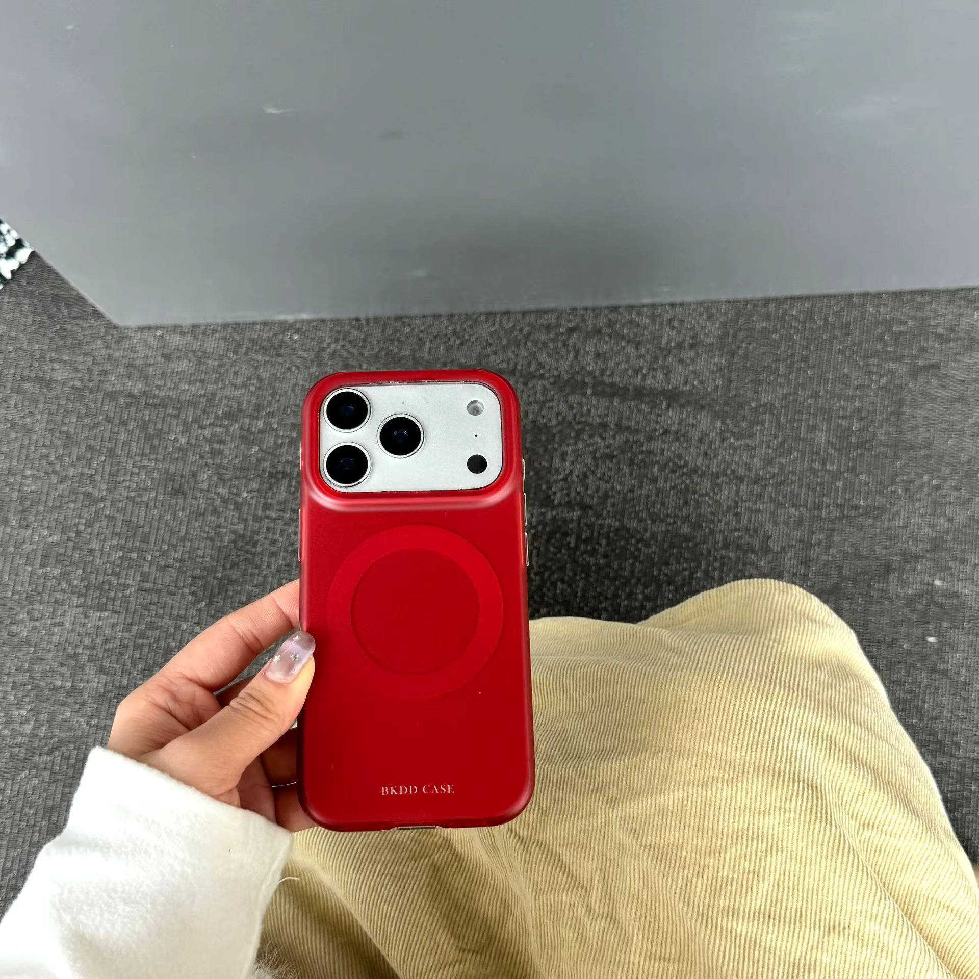 iPhone 17 Pro Max Silver Oil Magnetic Case - Red 35810 - image 1
